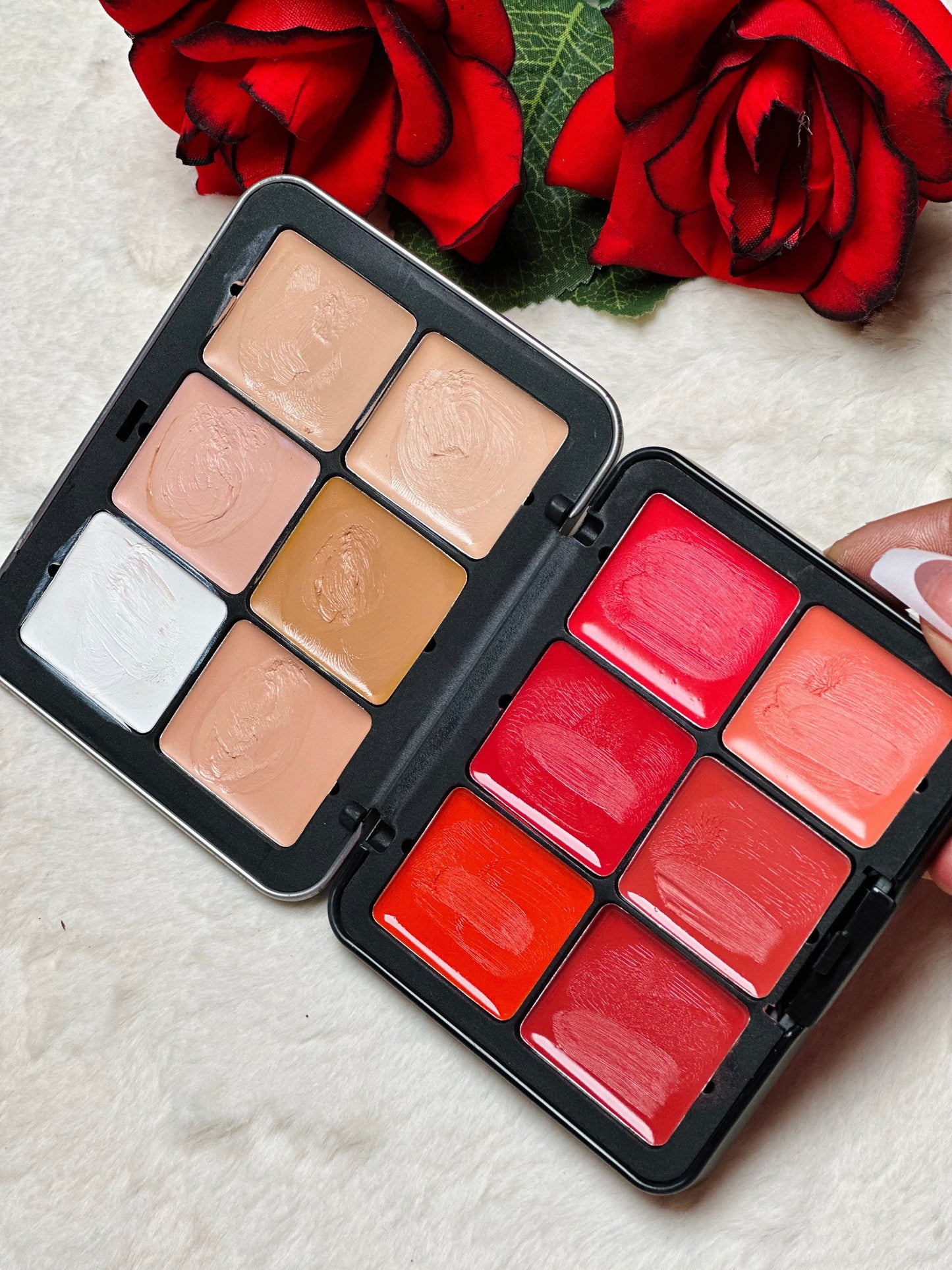 Carla Secret Cream Blush And Concealer Palette.