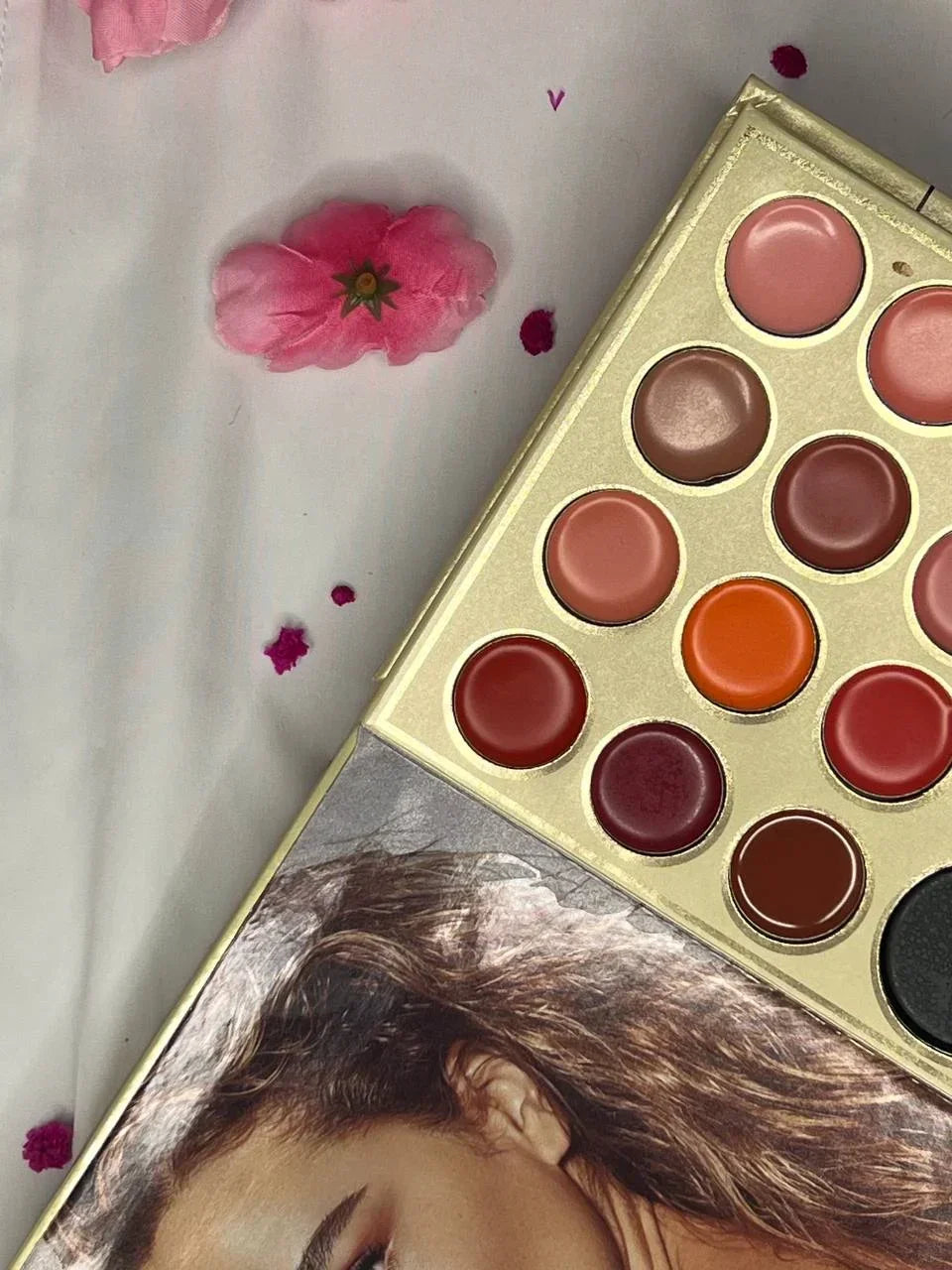 SHEGLAM 5-in-1 Book Eyeshadow Kit | SK Emporium